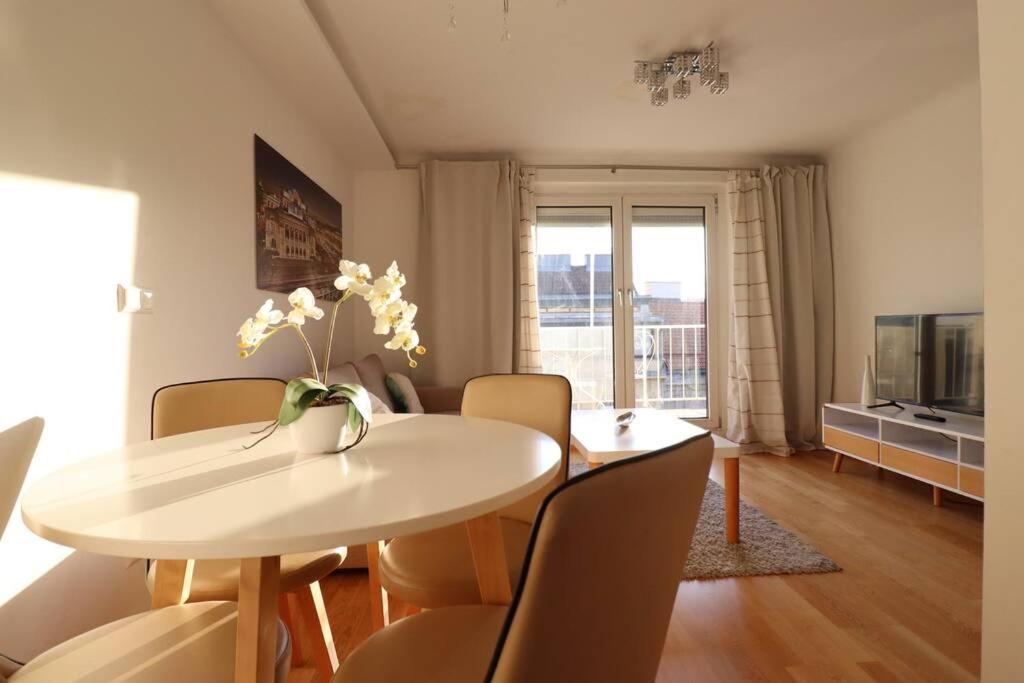 Brilliant View: Balcony Home, Modern, Stylish And Newly Renovated Wien Exterior foto