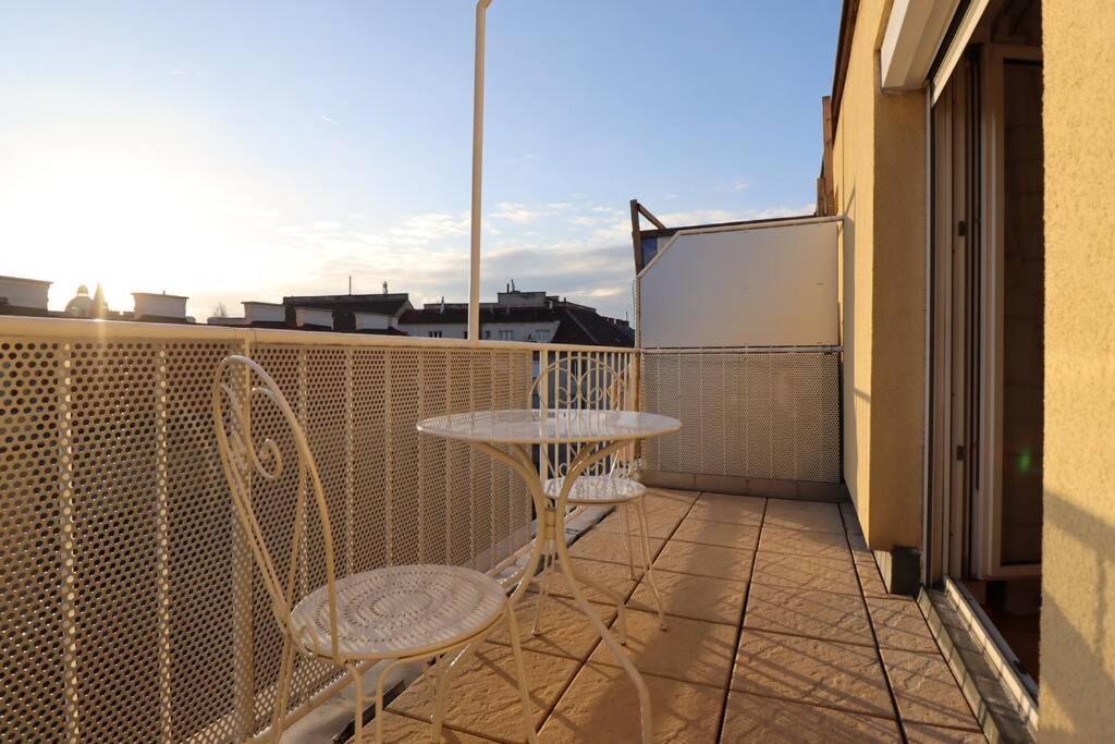 Brilliant View: Balcony Home, Modern, Stylish And Newly Renovated Wien Exterior foto